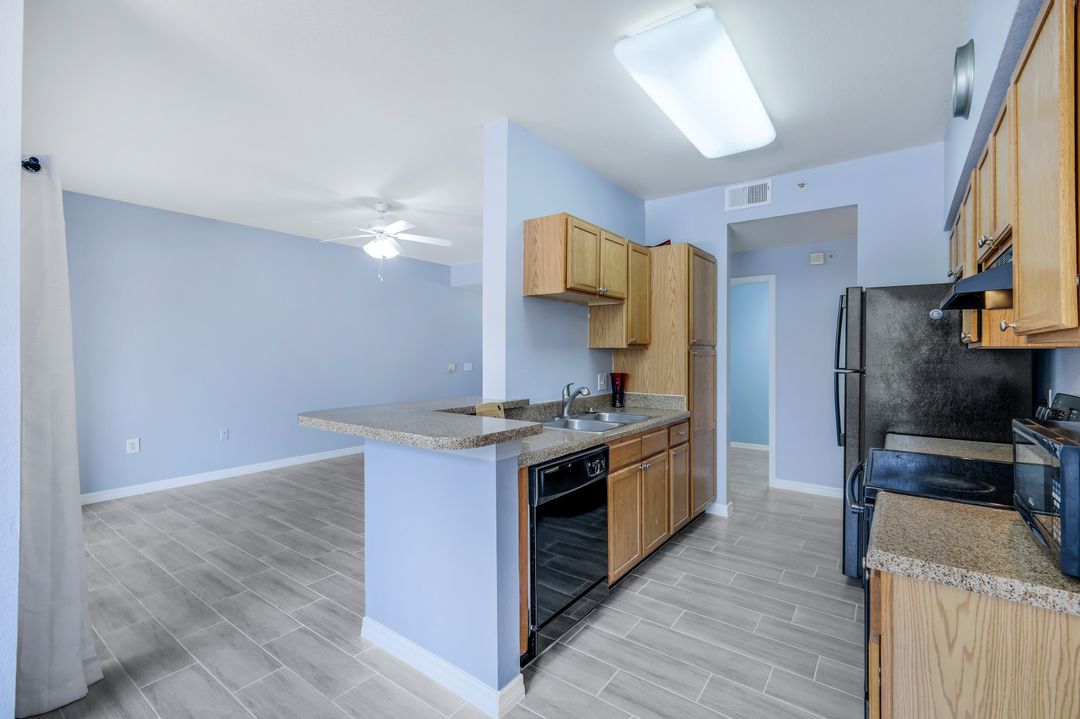 7925 Preserve Cir #325, Naples, FL 34119