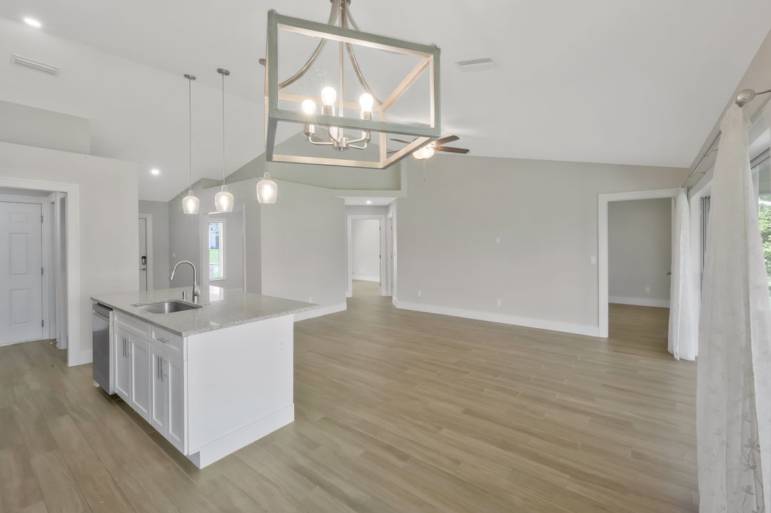 2806 22nd St SW, Lehigh Acres, FL 33976