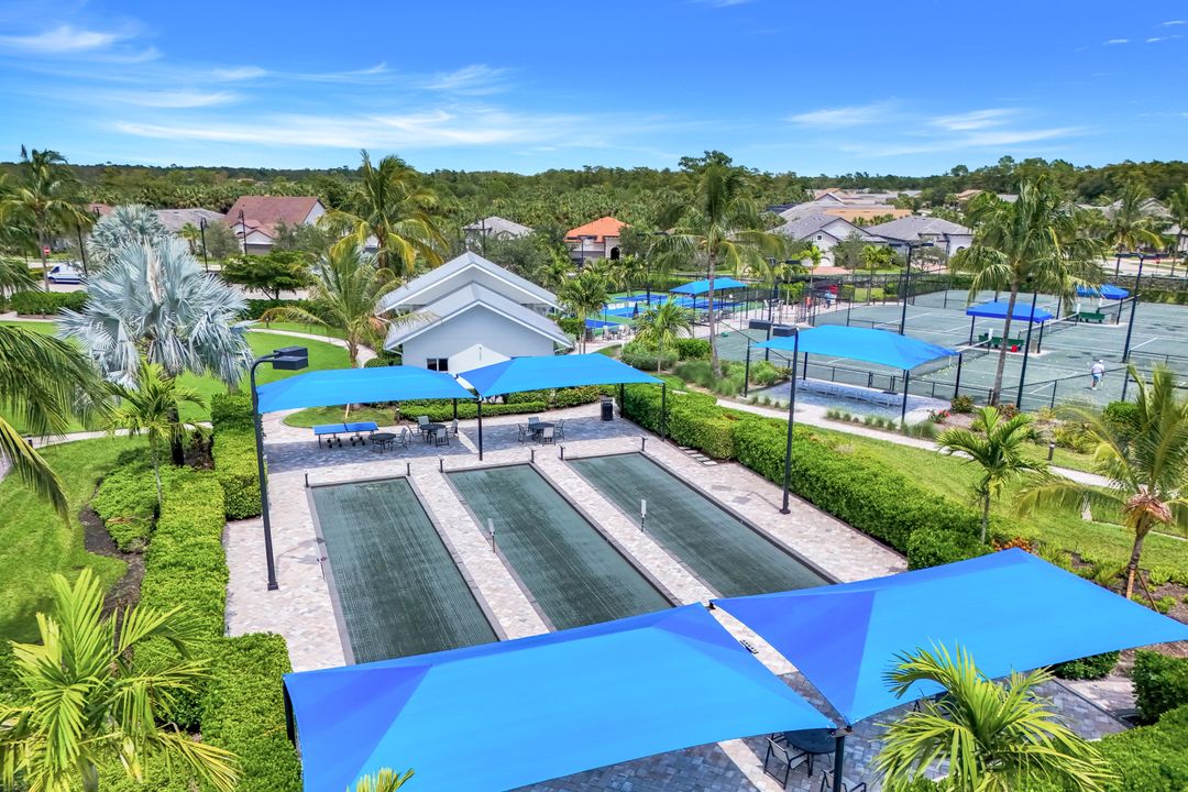9721 Everglades Dr, Naples, FL 34120