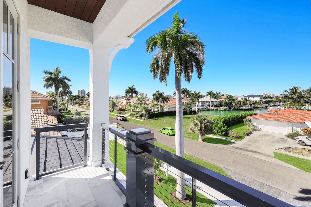 888 Banyan Ct, Marco Island, FL 34145