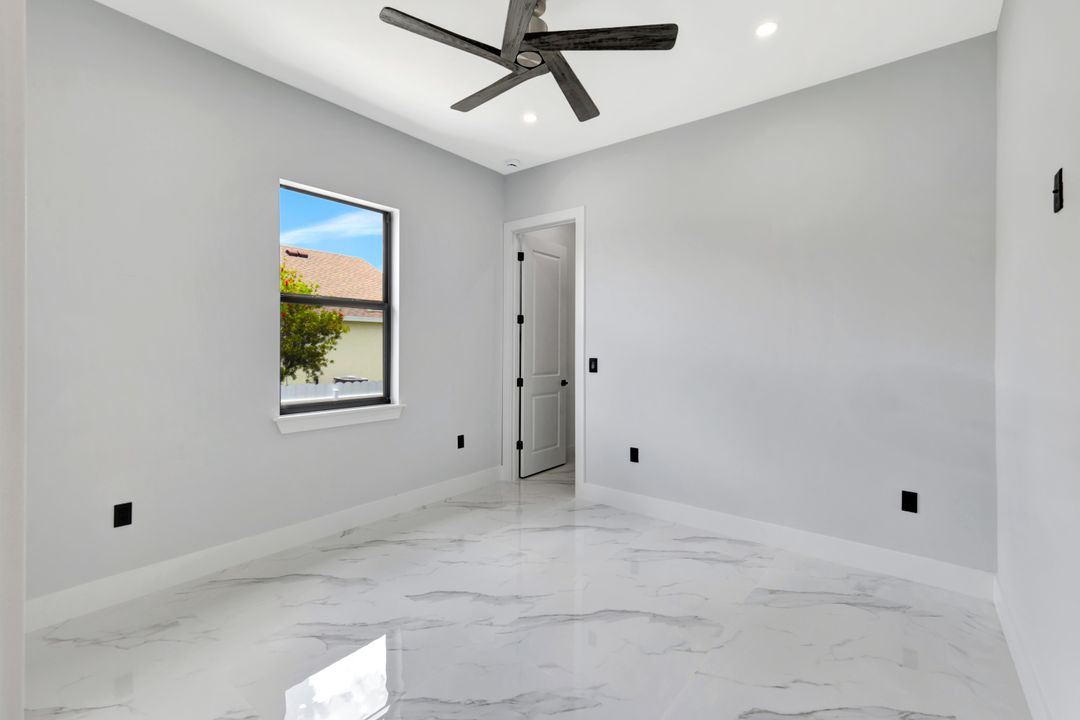 2709 SW 4th Ln, Cape Coral, FL 33991