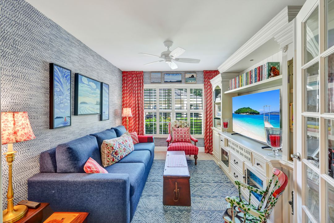 5637 Turtle Bay Dr #17, Naples, FL 34108