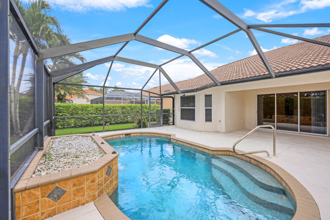 6654 Castlelawn Pl, Naples, FL 34113