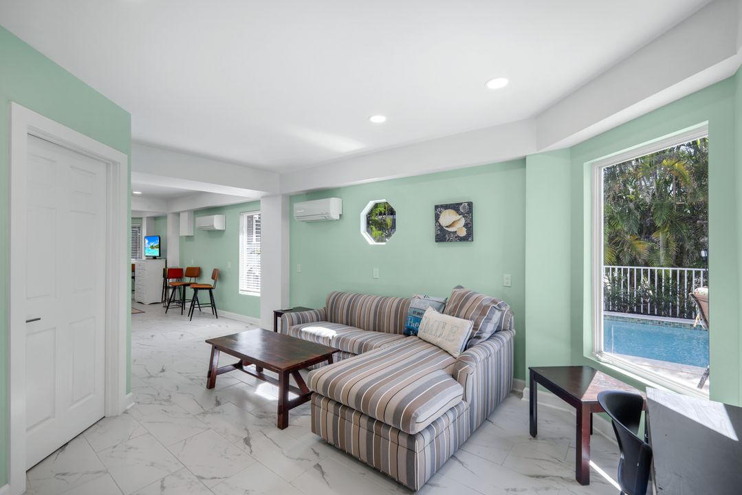 1111 Schooner Pl, Sanibel, FL 33957