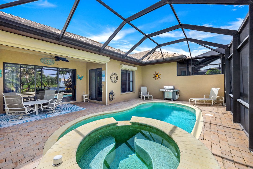 7598 Moorgate Point Way, Naples, FL 34113