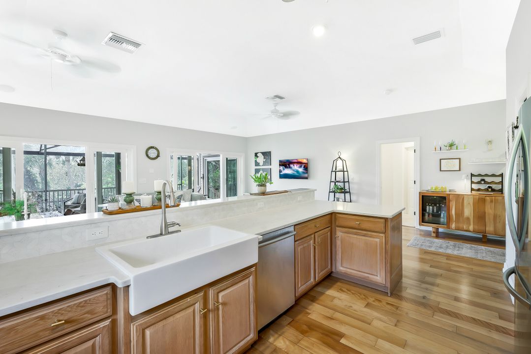 2130 Sunset Cir, Sanibel, FL 33957