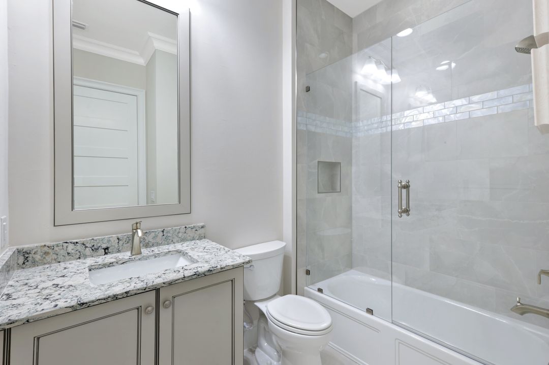 6485 Arriba Ave, Naples, FL 34113