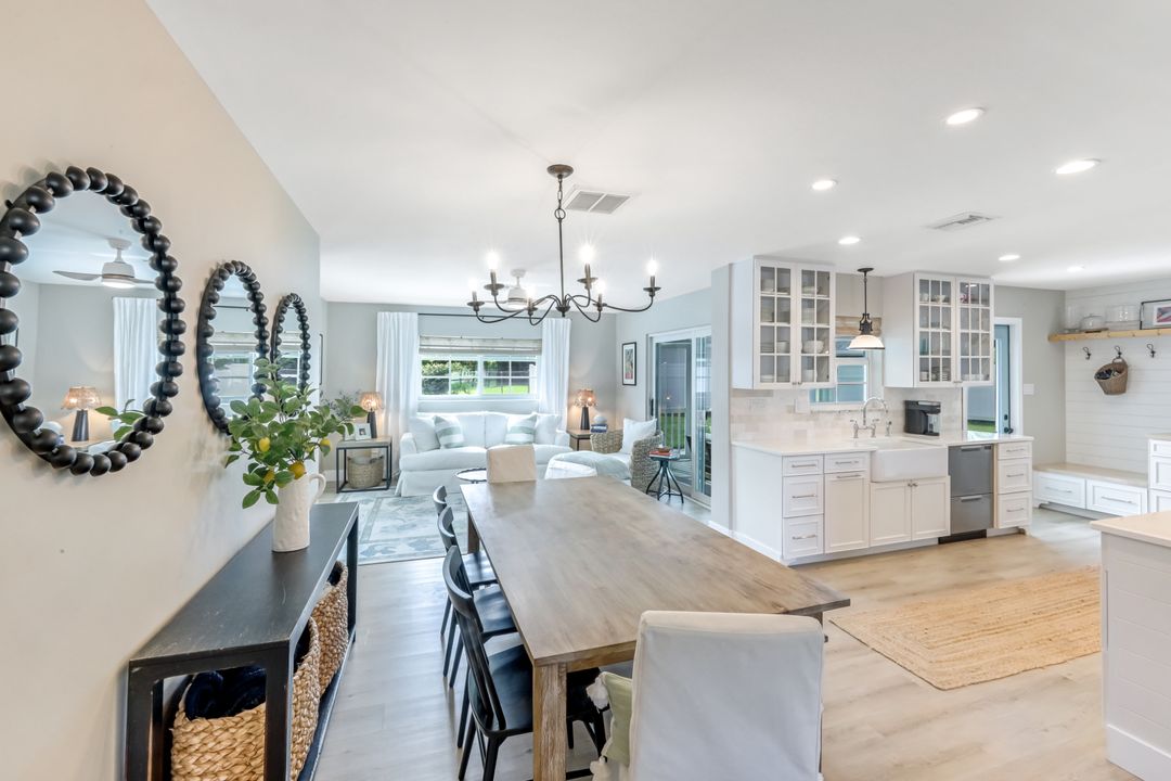 1086 N Town and River Dr, Fort Myers, FL 33919