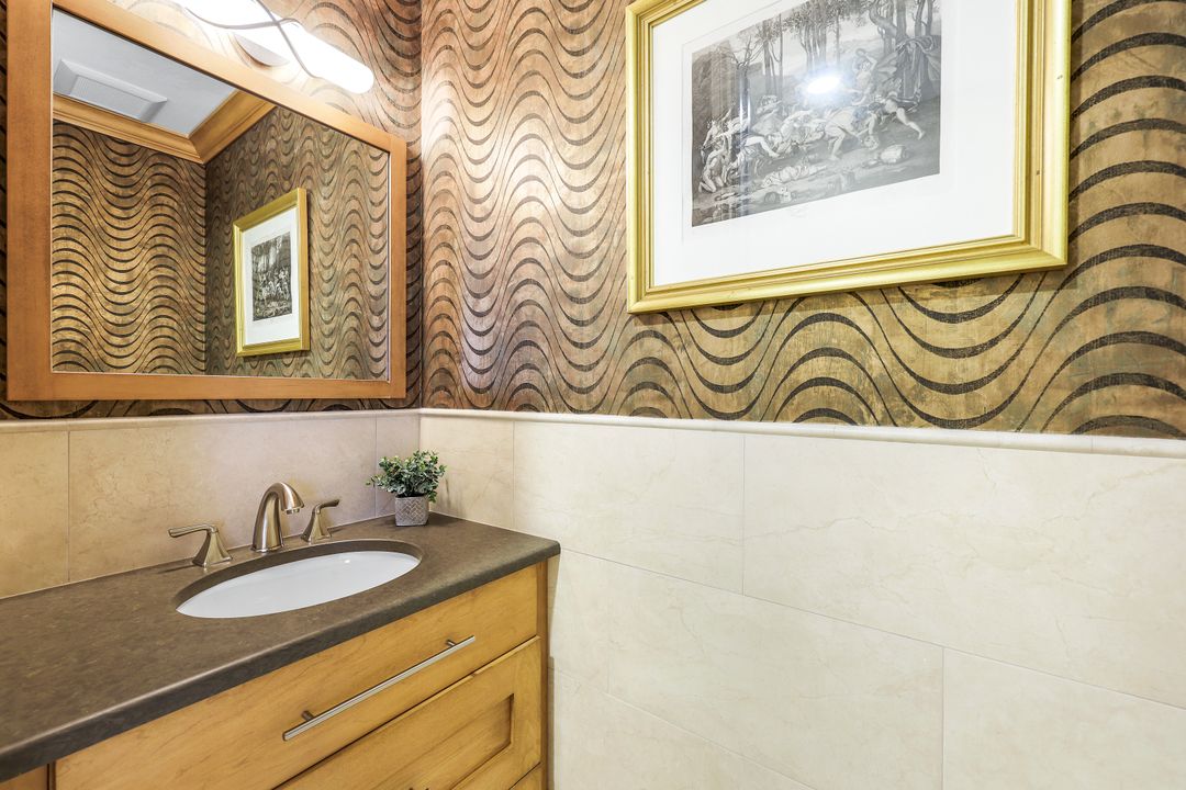 805 Bentwater Cir #101, Naples, FL 34108