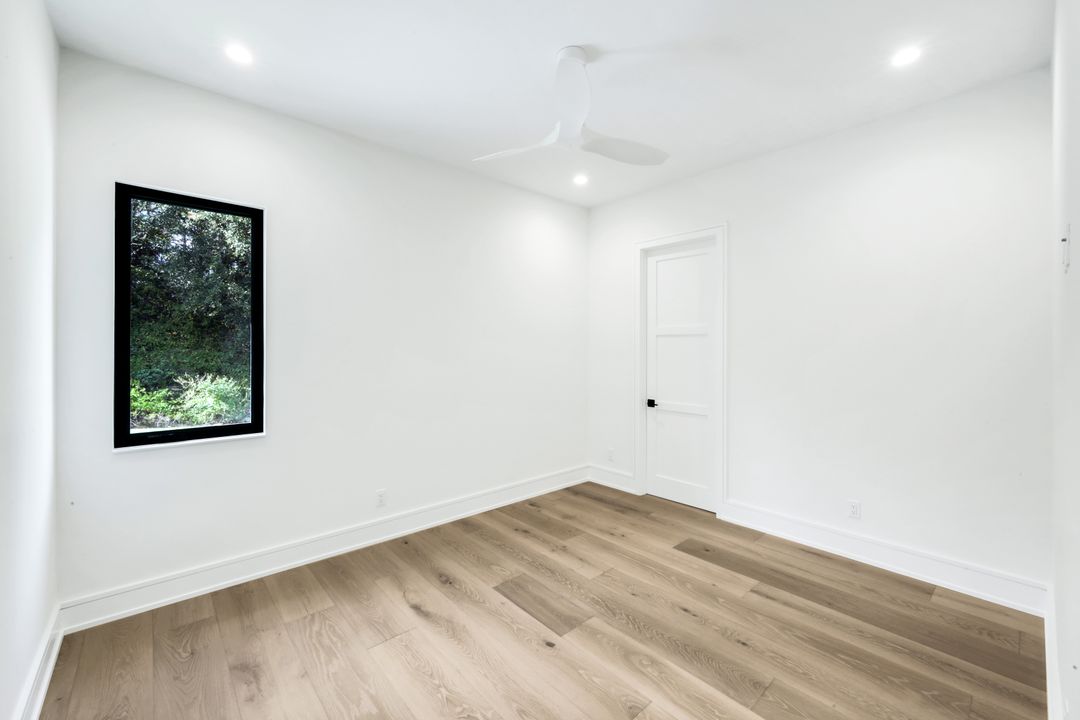 3891 Brynwood Dr, Naples, FL 34119