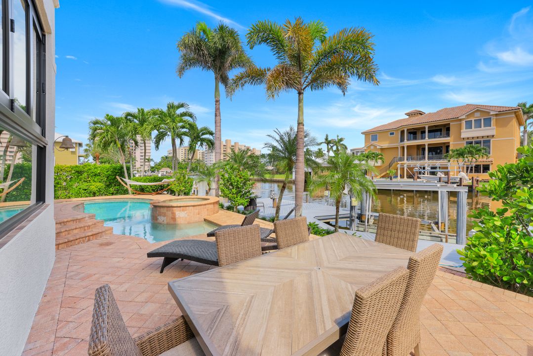 155 Heron Ave, Naples, FL 34108