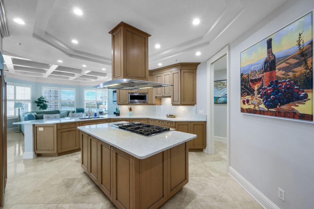 81 Seagate Dr, Naples, FL 34103
