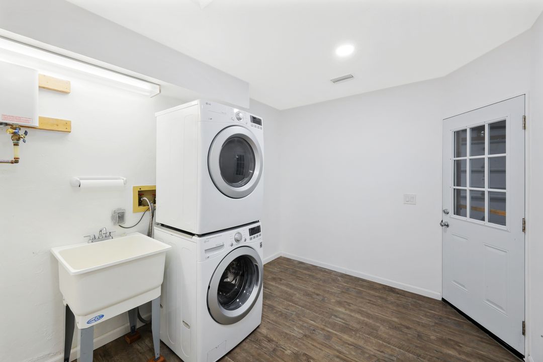 825 93rd Ave N, Naples, FL 34108