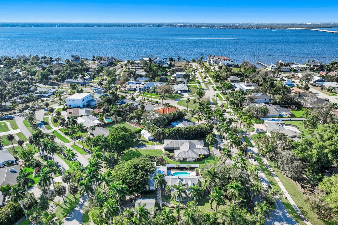 1321 Donna Dr, Fort Myers, FL 33919