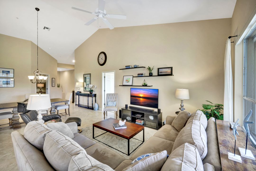8225 Danbury Blvd #204, Naples, FL 34120