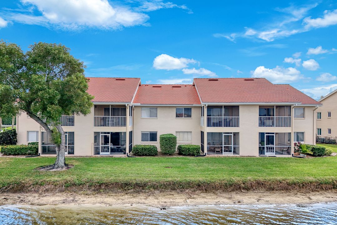 7818 Emerald Cir #103, Naples, FL 34109