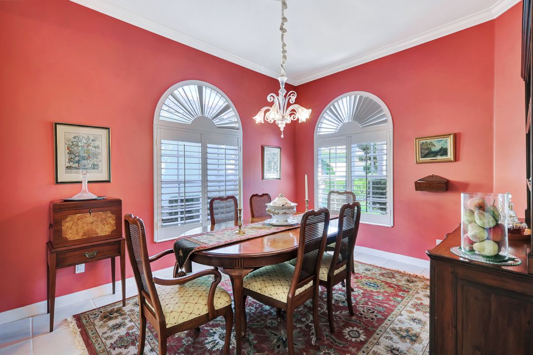 2914 Gilford Way, Naples, FL 34119