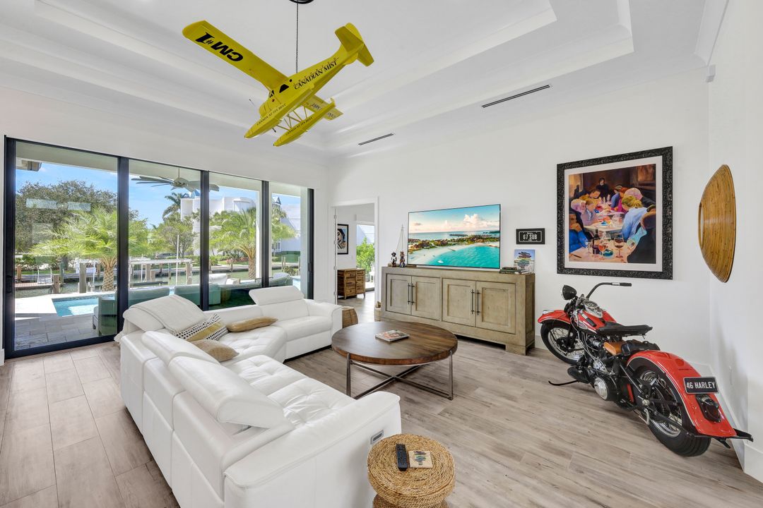 1200 Redwood Ct, Marco Island, FL 34145