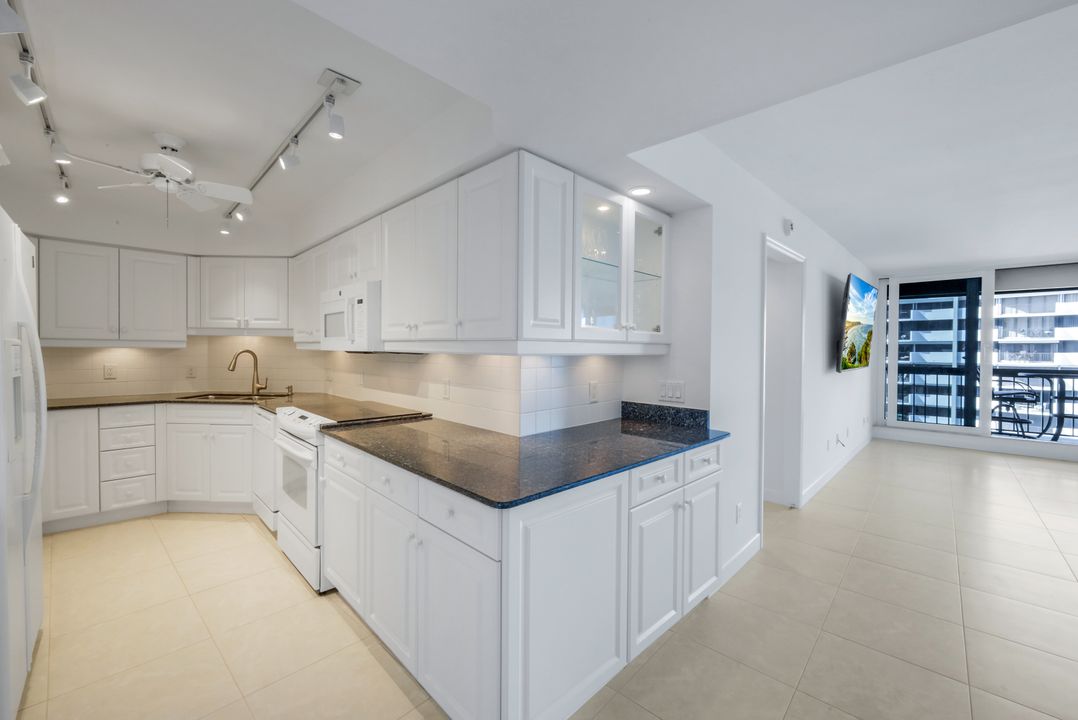 4001 Gulf Shore Blvd N #902, Naples, FL 34103