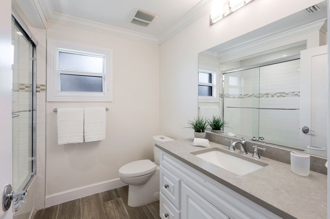 417 Lagoon Ave, Naples, FL 34108