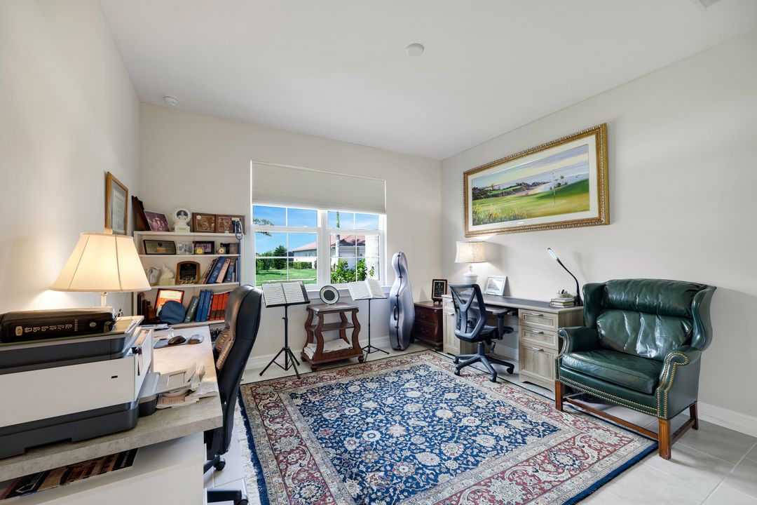 18725 Lake Hammock Dr, Naples, FL 34114