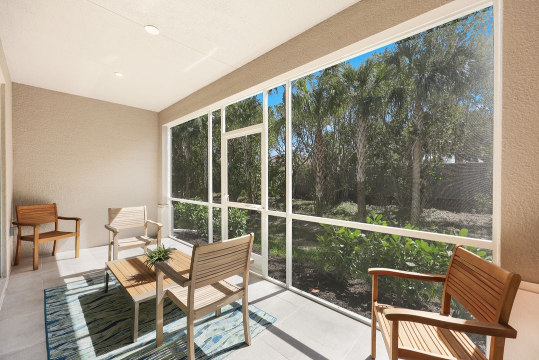 262 Indies Dr E #102, Naples, FL 34114