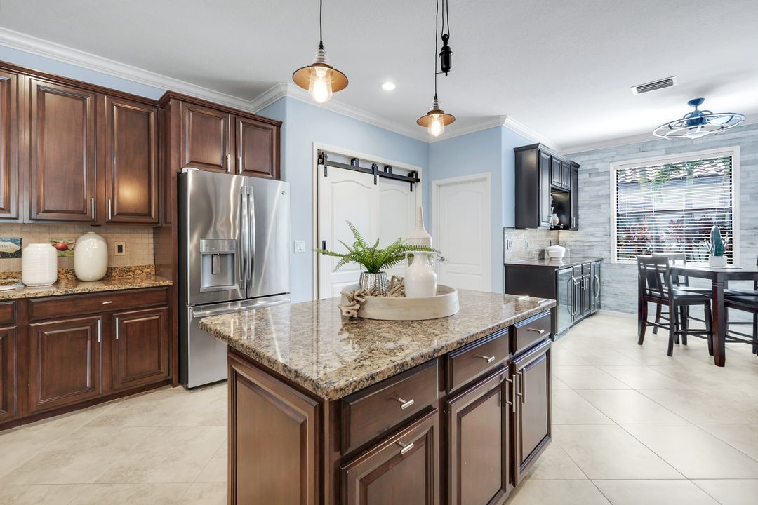 3783 Treasure Cove Cir, Naples, FL 34114