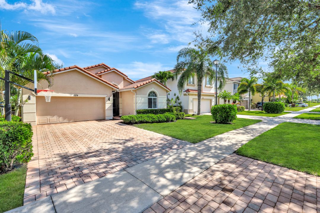 1574 Double Eagle Trail, Naples, FL 34120