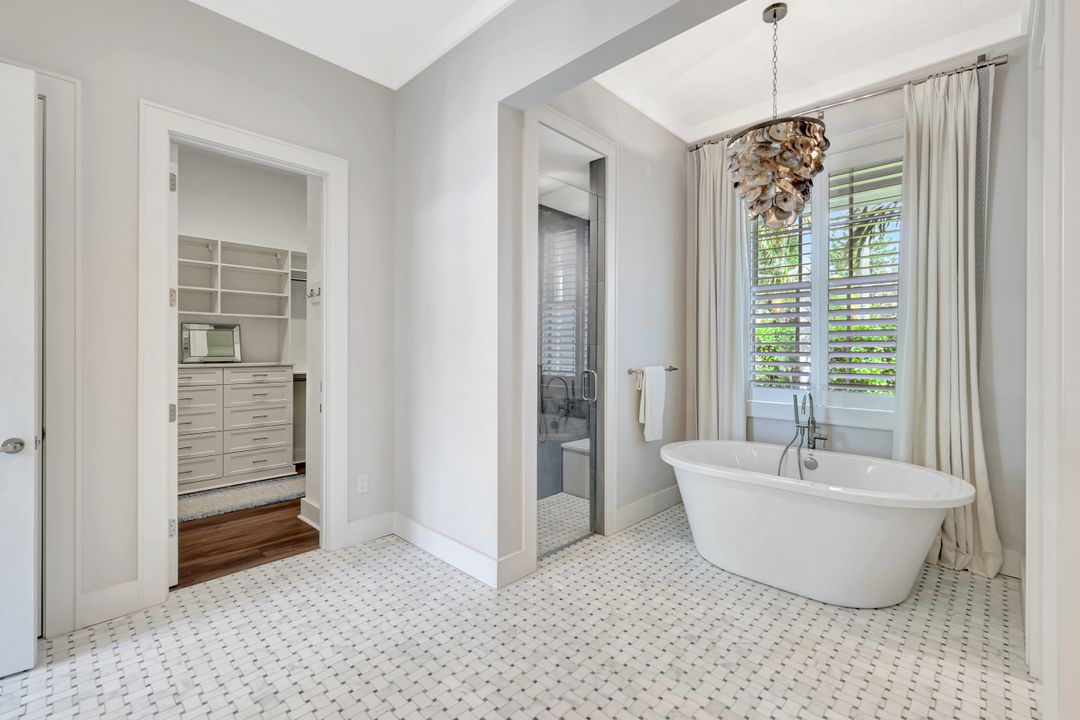 160 Broad Ave S, Naples, FL 34102