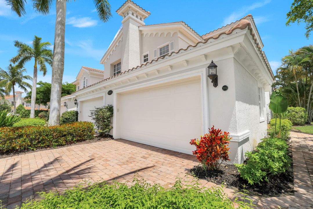 9053 Cascada Way #202, Naples, FL 34114