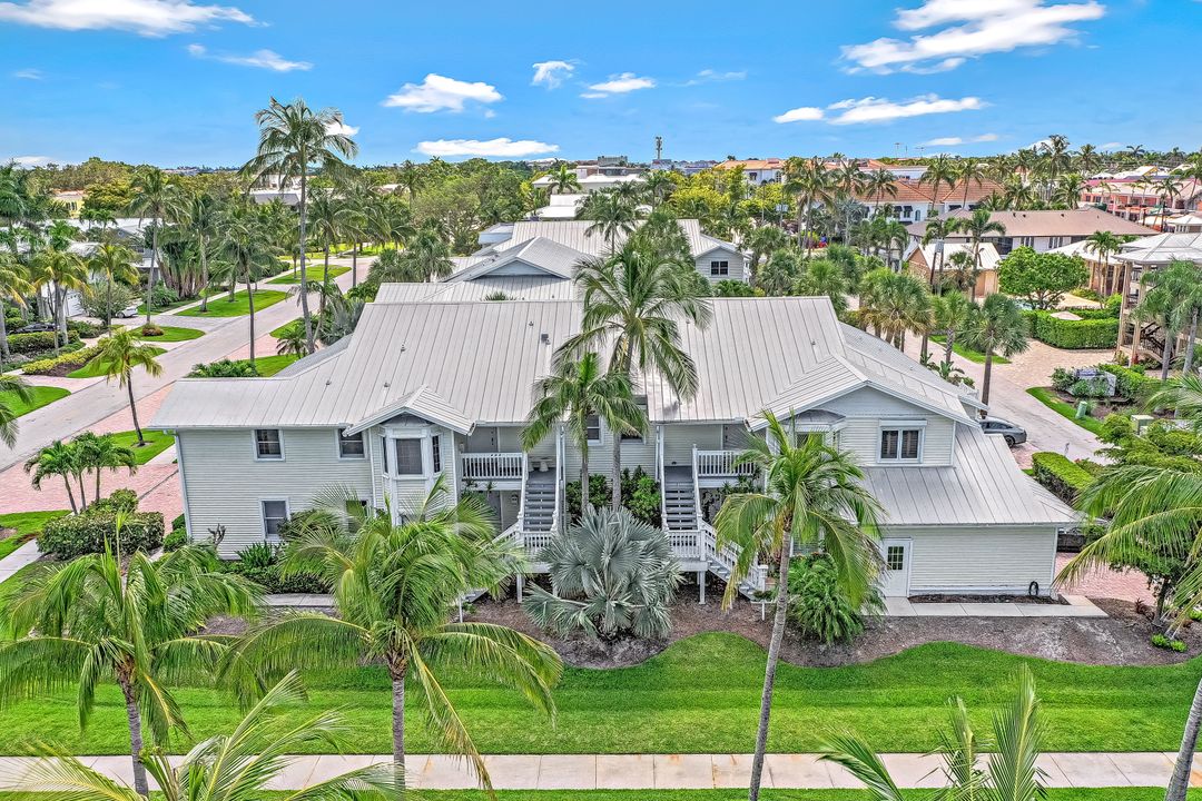 433 2nd St S, Naples, FL 34102