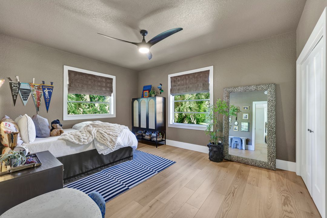 746 Park Ave, Naples, FL 34110