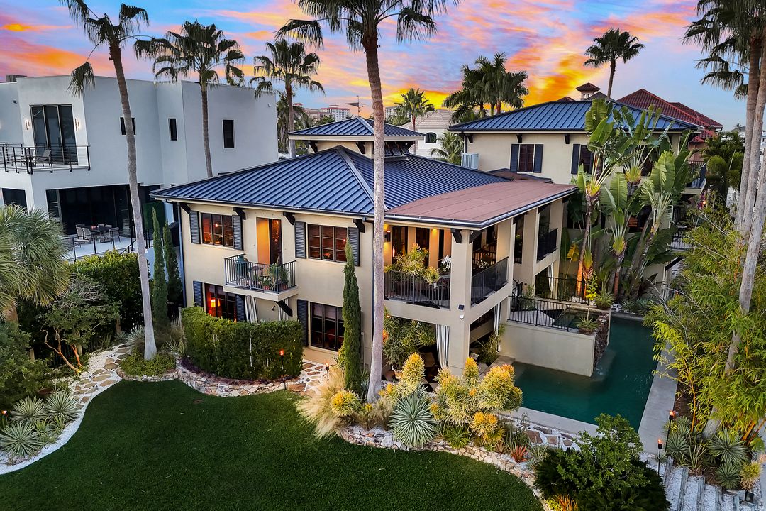 290 Channel Dr, Naples, FL 34108