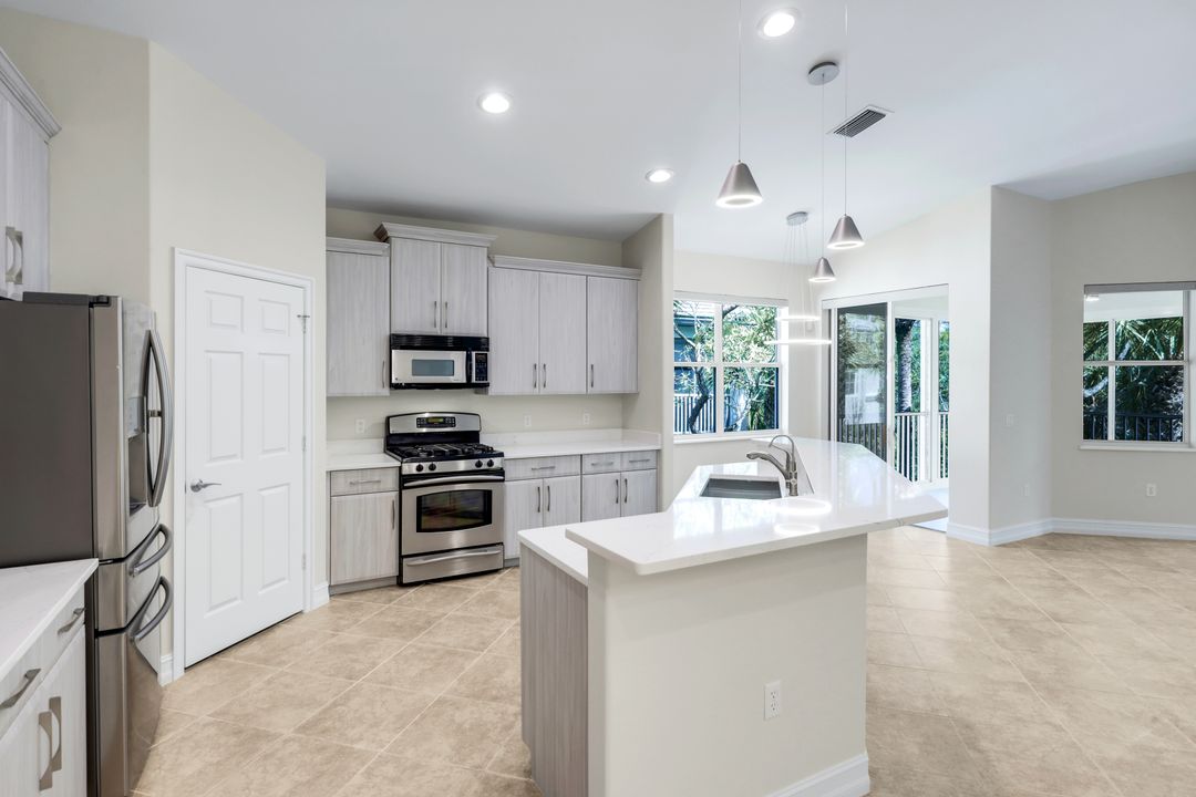 2040 Tarpon Bay Dr N #201, Naples, FL 34119