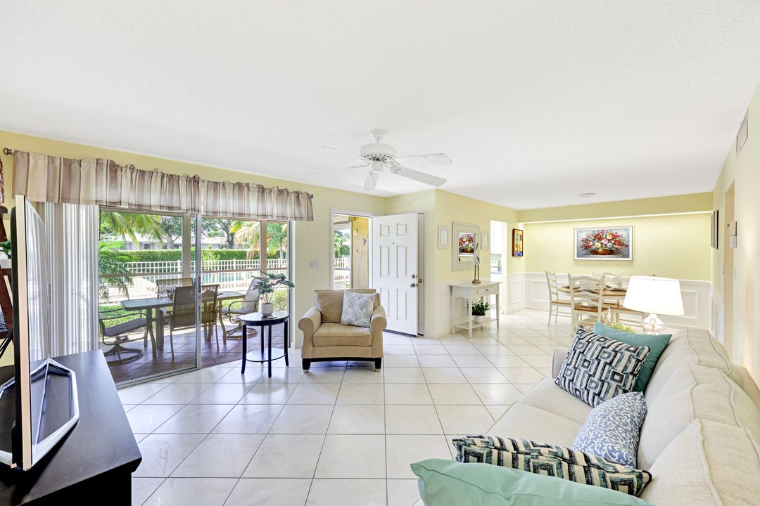 2000 Alamanda Dr #104, Naples, FL 34102