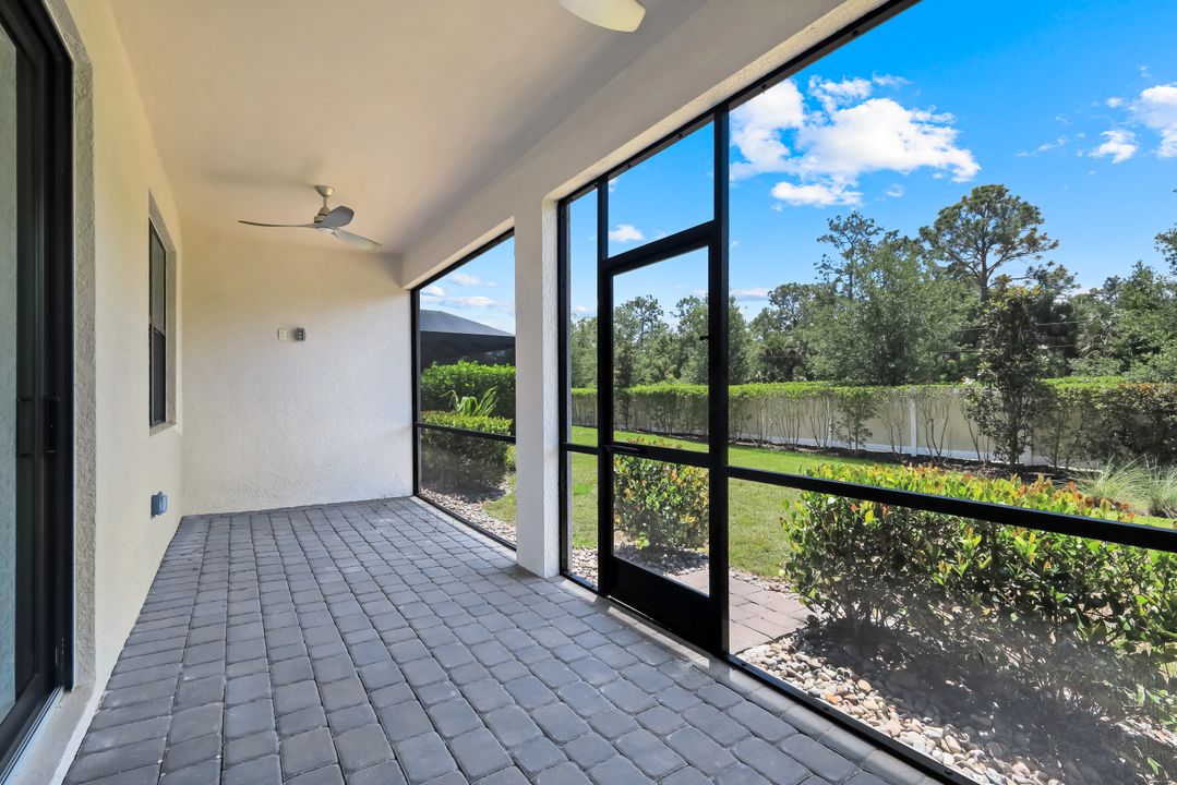 10518 Ventana Ct, Naples, FL 34120