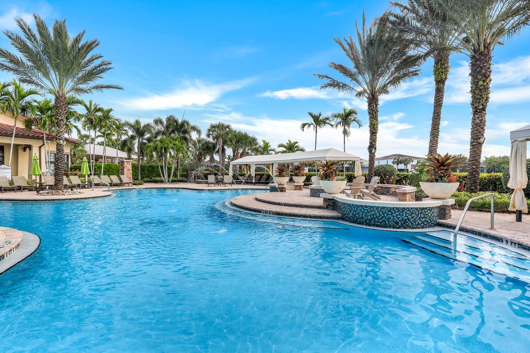 9431 Foxglove Ln, Naples, FL 34120