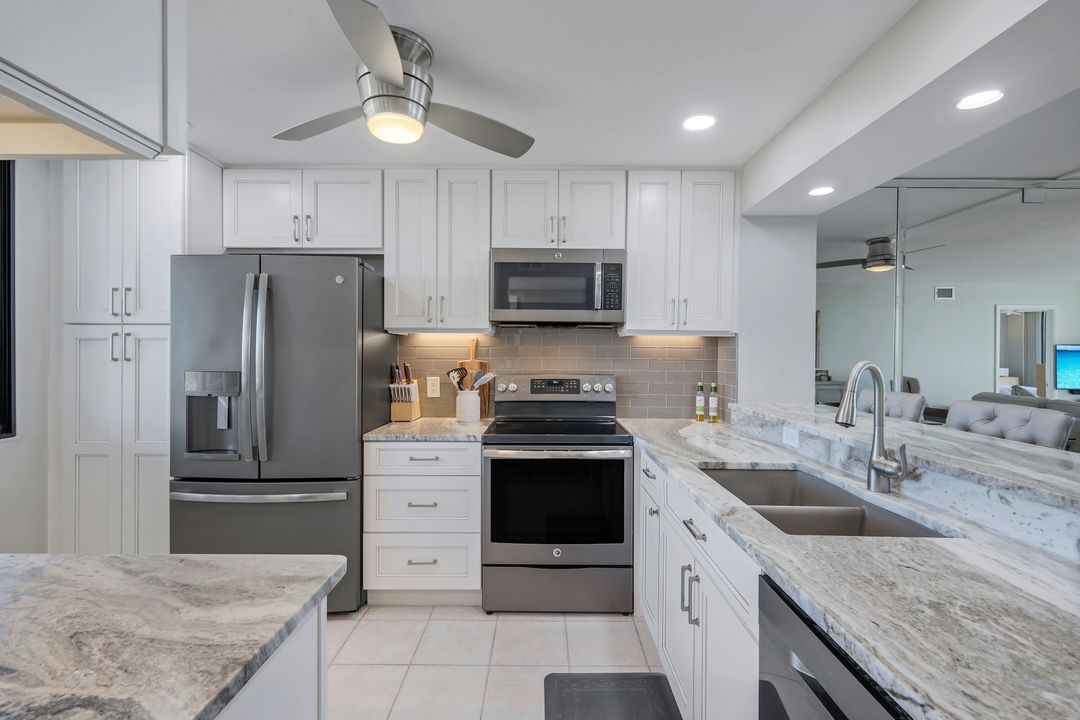 4253 Bay Beach Ln #4F, Fort Myers Beach, FL 33931