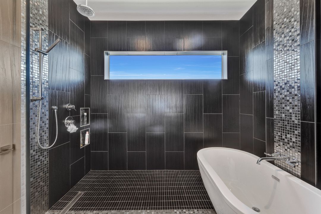 5610 De Soto Ct, Cape Coral, FL 33904