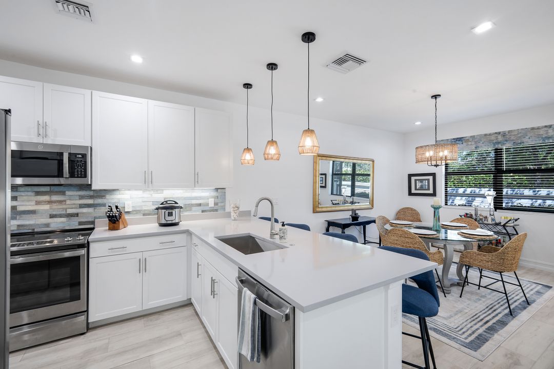 7550 Rockefeller Dr, Naples, FL 34119