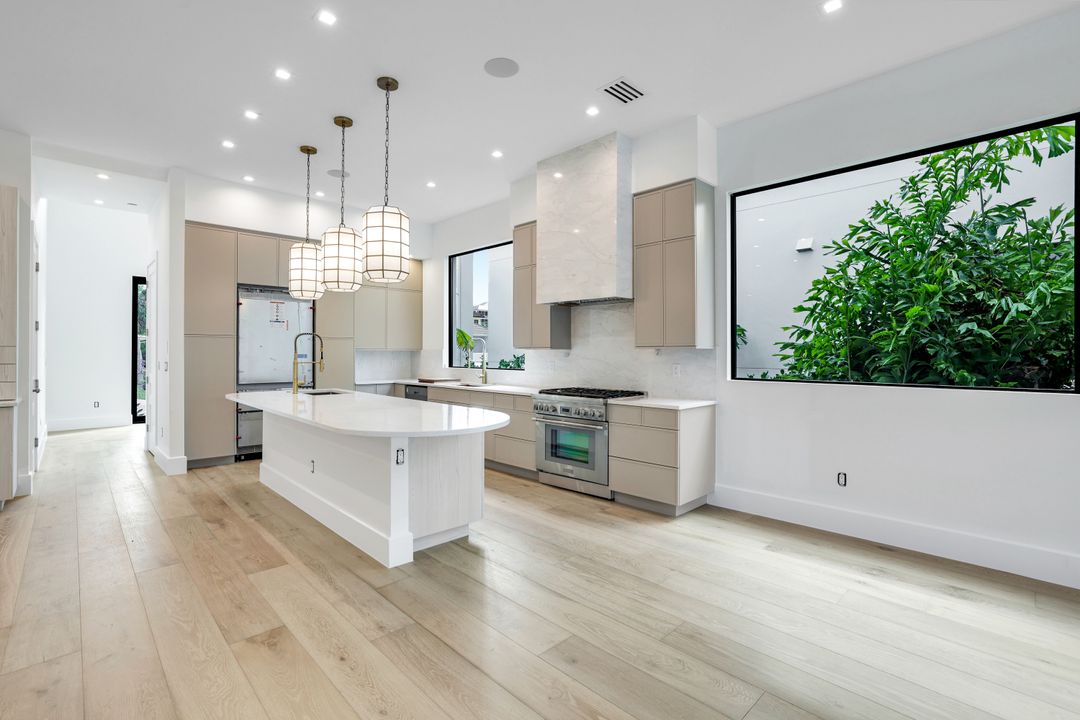 513 92nd Ave N, Naples, FL 34108