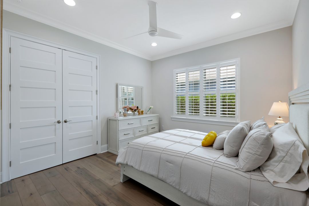 6485 Arriba Ave, Naples, FL 34113