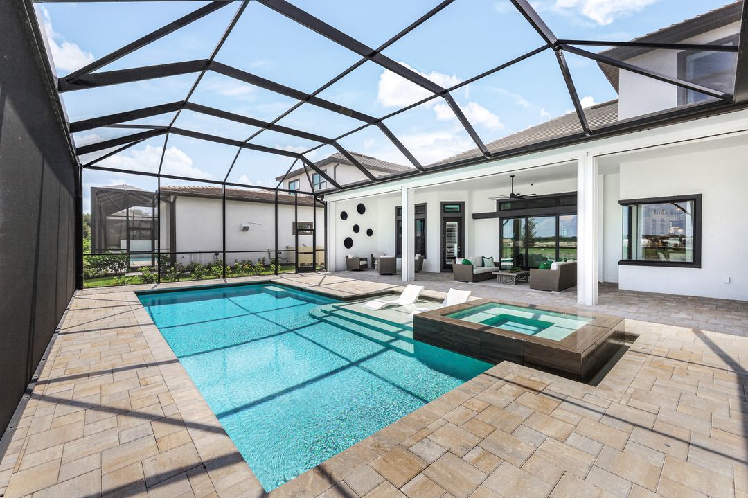 15572 Montello Ln, Naples, FL 34114