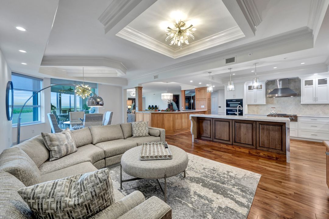 285 Grande Way #903, Naples, FL 34110