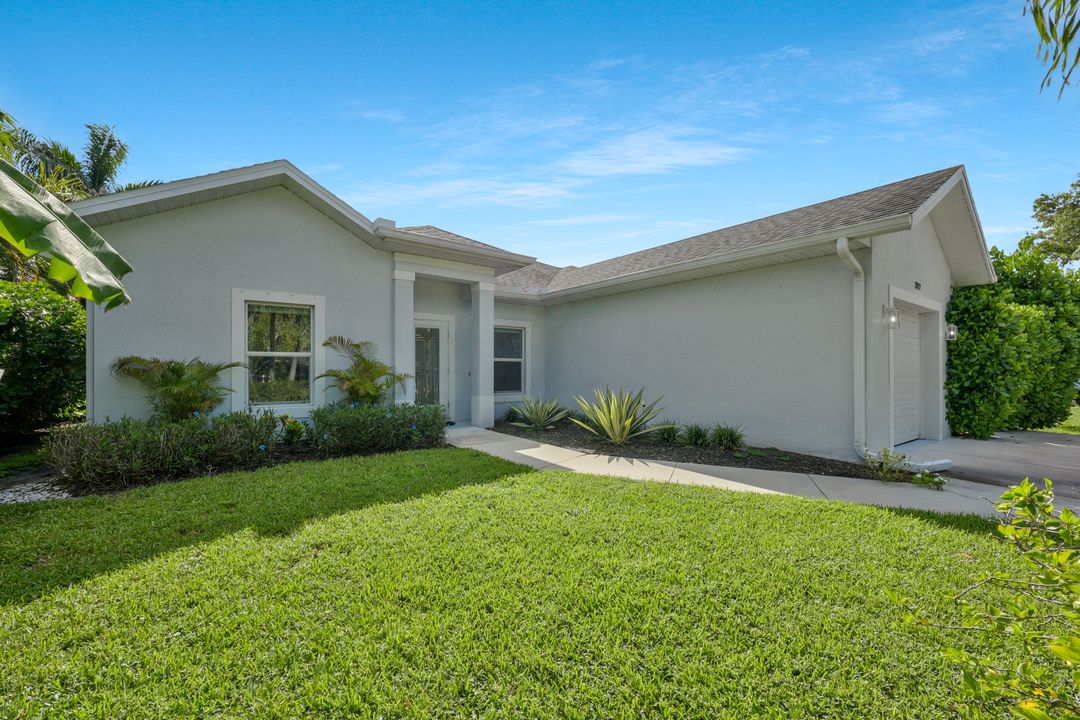 3892 14th St N, Naples, FL 34103