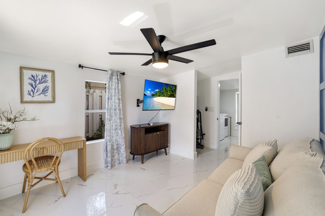 1300 Pine St, Naples, FL 34104