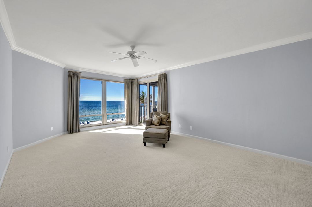 9811 Gulf Shore Dr #203, Naples, FL 34108