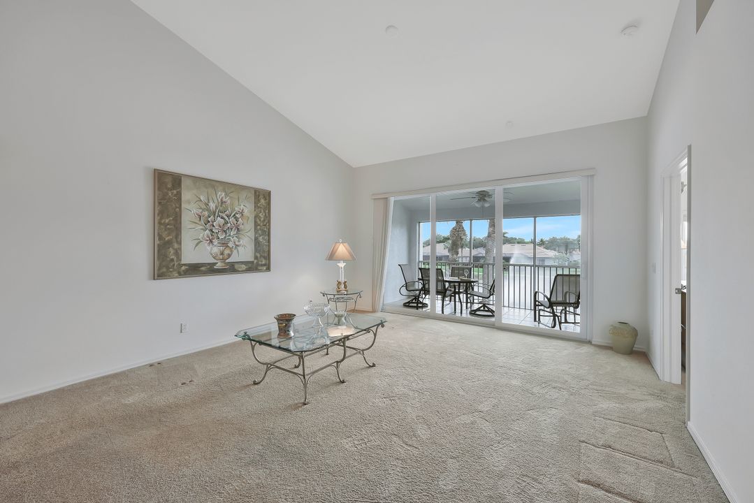 5963 Sand Wedge Ln #207, Naples, FL 34110