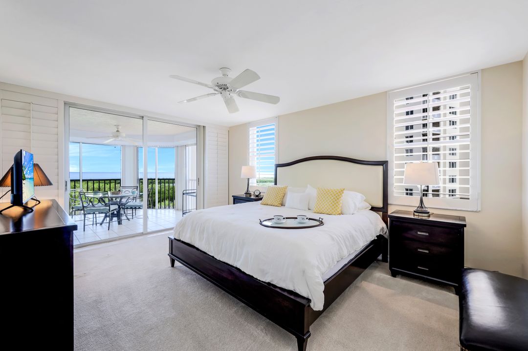 6585 Nicholas Blvd #905, Naples, FL 34108