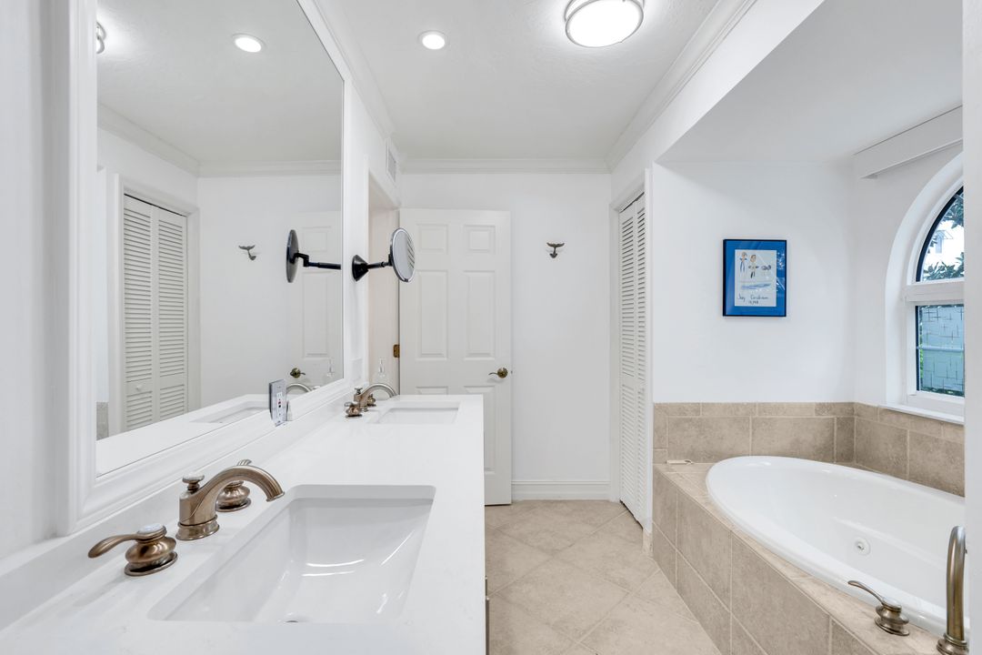 376 3rd St S #102, Naples, FL 34102